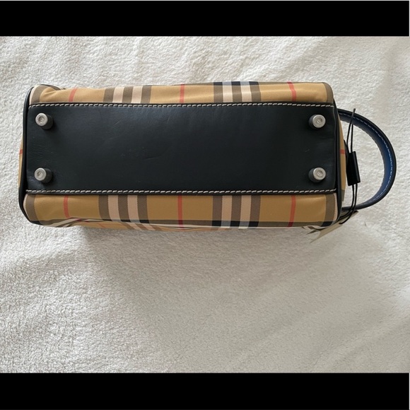 Burberry Toiletry Pouch - Picture 5 of 6